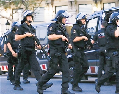 The picture shows that after the terrorist attacks in Barcelona, the Spanish Ministry of the Interior raised the expected level of counter-terrorism.
