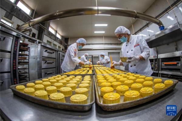 Mooncake production is busy