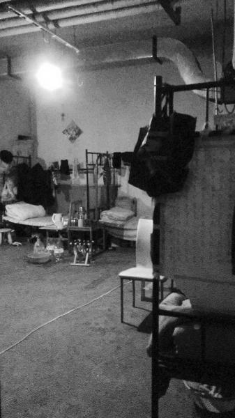 Building a cold storage group in the garage of a residential area in Beijing is like a maze.