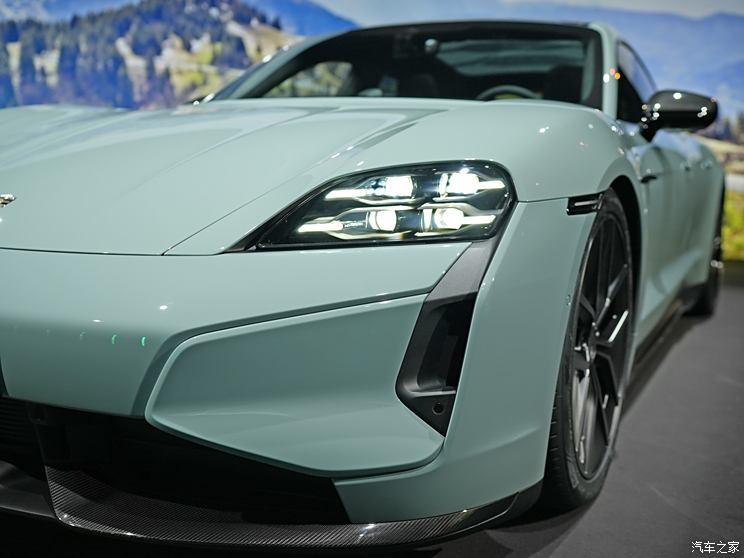 Porsche Taycan 2024 Taycan